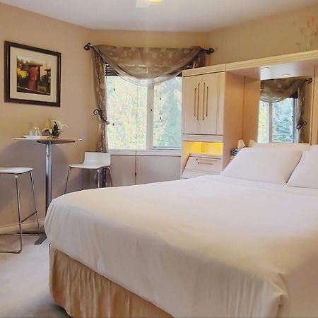 Cornerstone Bed And Breakfast Revelstoke Eksteriør billede