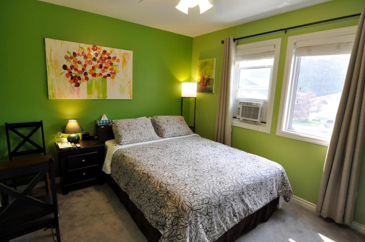 Cornerstone Bed And Breakfast Revelstoke Eksteriør billede
