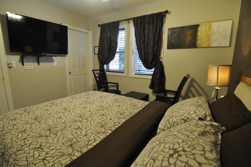 Cornerstone Bed And Breakfast Revelstoke Værelse billede