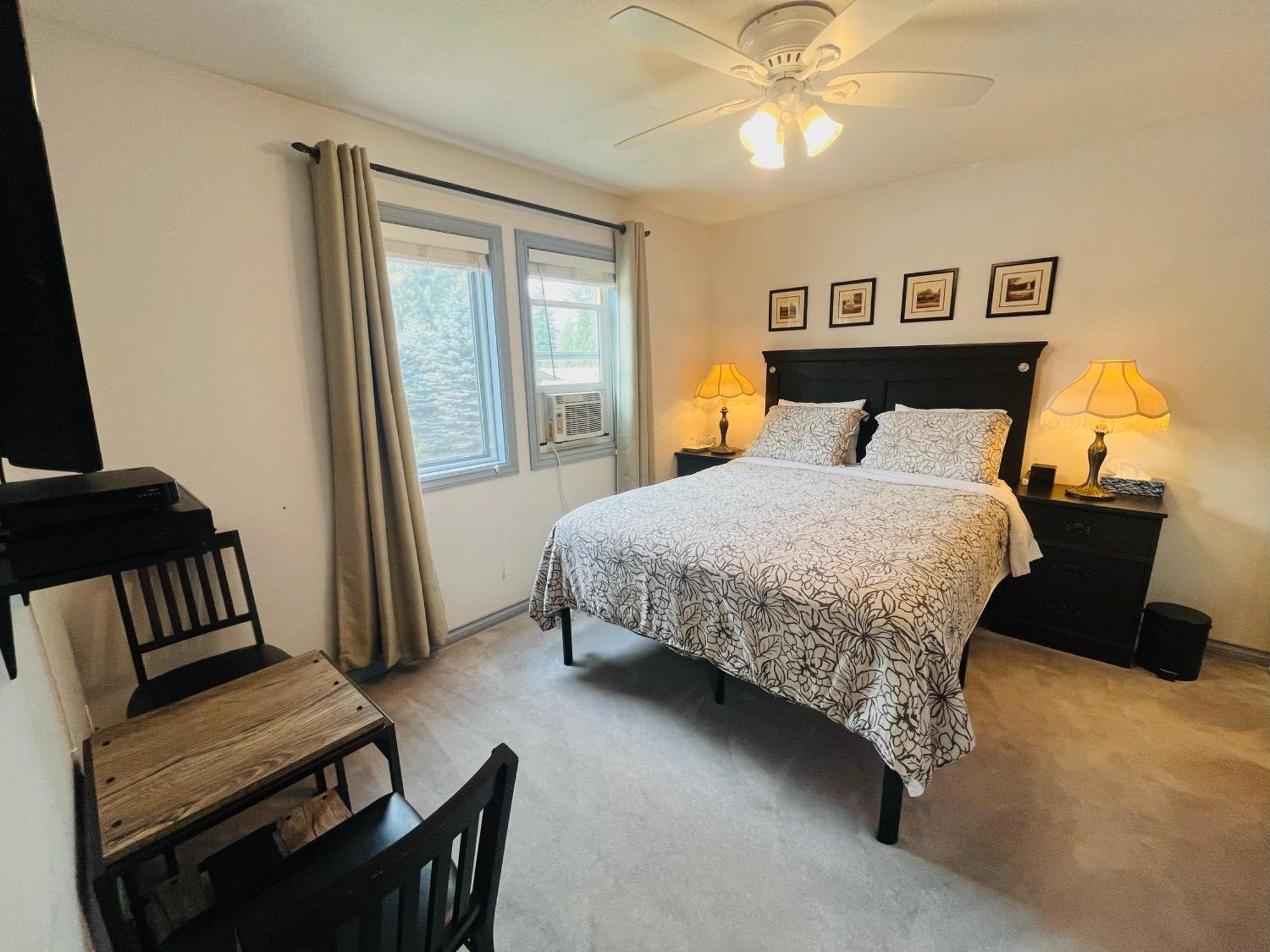 Cornerstone Bed And Breakfast Revelstoke Eksteriør billede