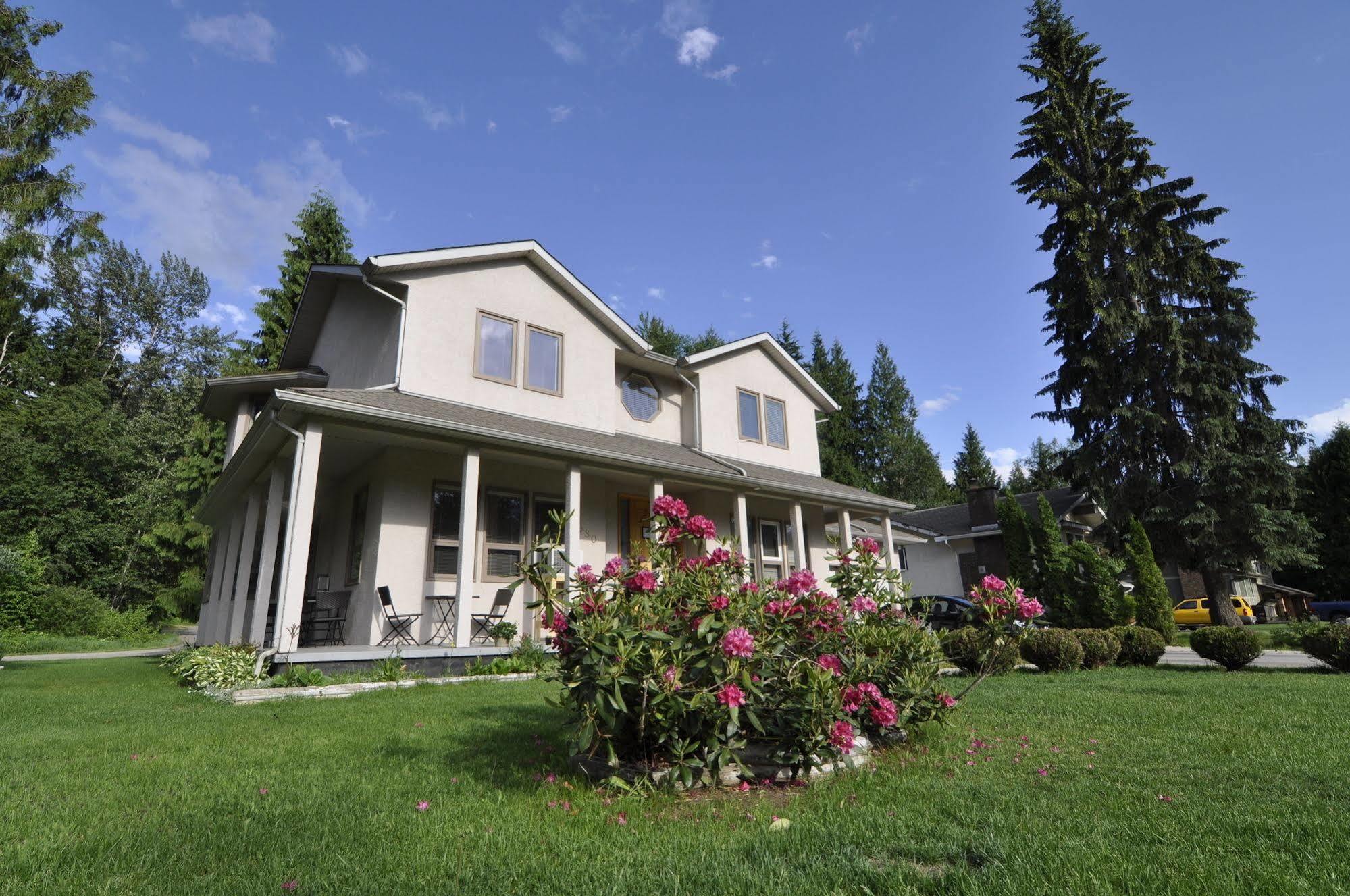 Cornerstone Bed And Breakfast Revelstoke Eksteriør billede