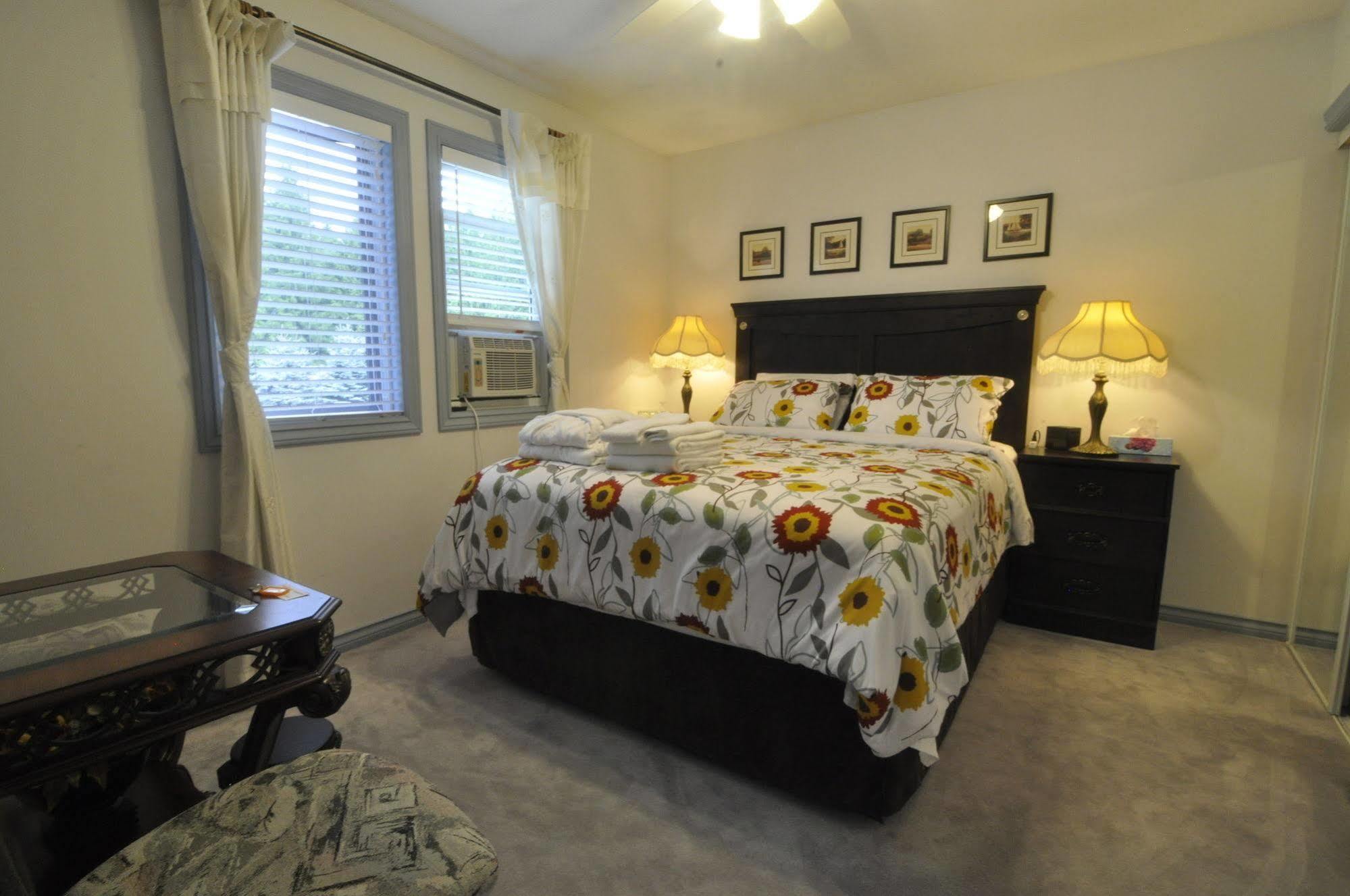 Cornerstone Bed And Breakfast Revelstoke Eksteriør billede