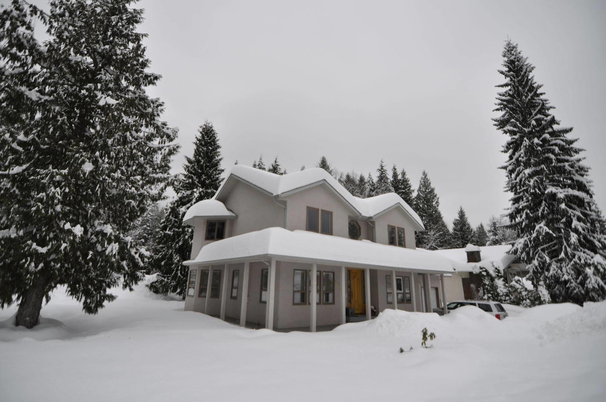 Cornerstone Bed And Breakfast Revelstoke Eksteriør billede